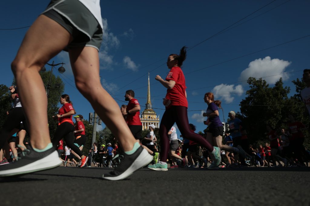Движение на дорогах Петербурга вновь ограничат из-за марафона «Белые ночи»