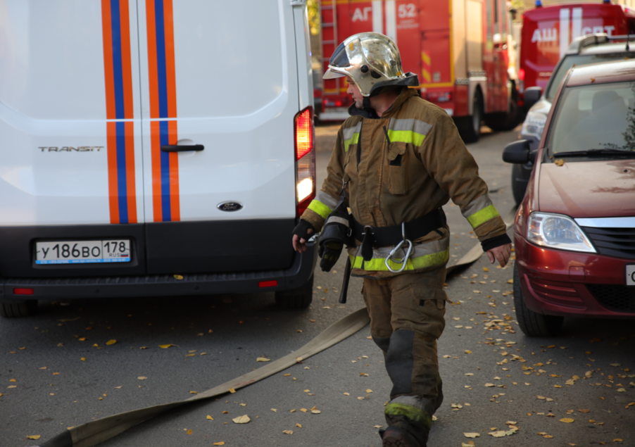 Ночной пожар в Выборгском районе привел к эвакуации 18 человек