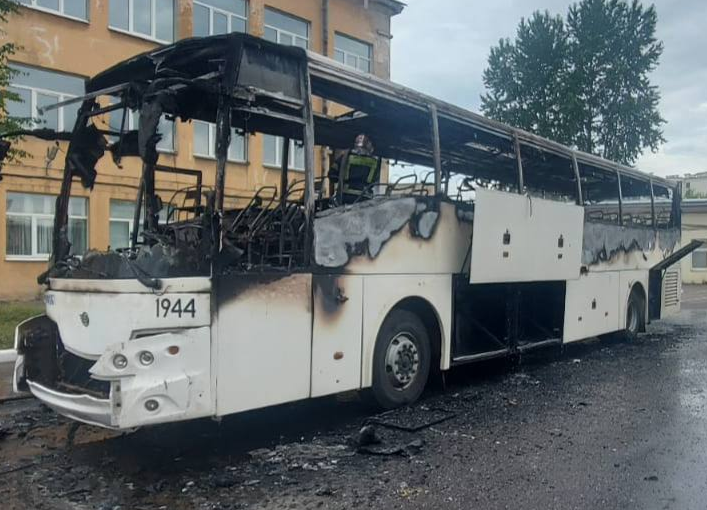 Прокуратура Петербурга разбирается со сгоревшим автобусом во Фрунзенском районе