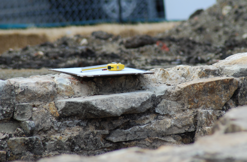Реставраторы Эрмитажа помогли найти на раскопках в Херсонесе миллионы артефактов