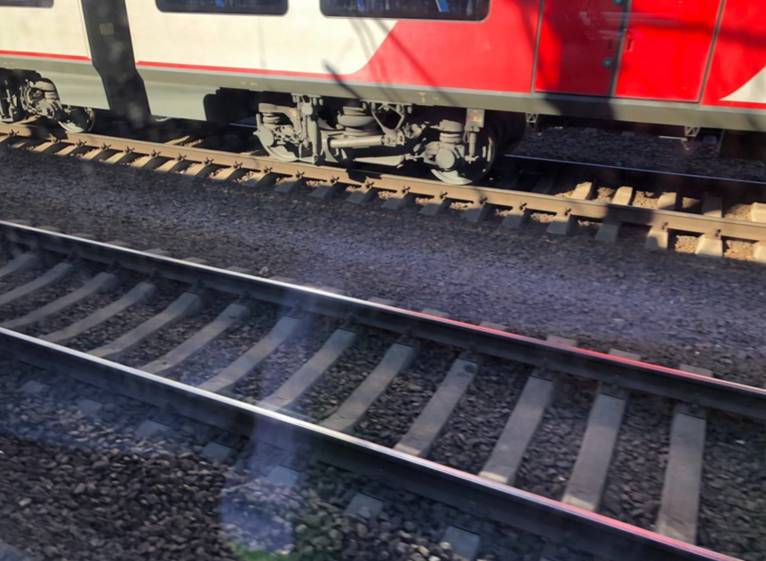 Поезда задержались в Петербурге из-за поджога на железной дороге