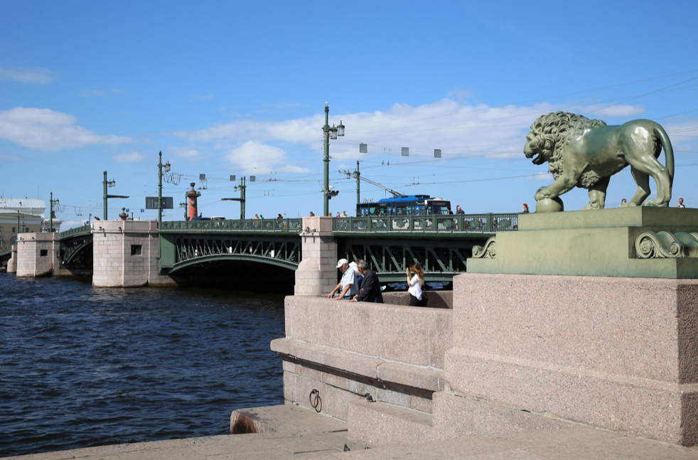 На следующей неделе мосты Петербурга разведут посреди дня