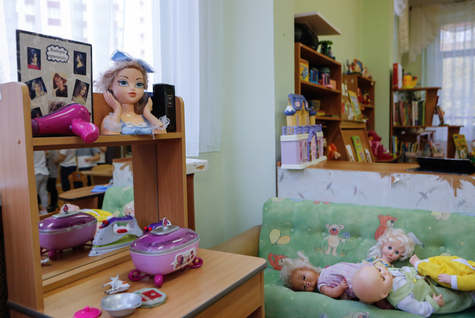 Петербургские многодетные семьи могут получить бесплатную няню для ребенка