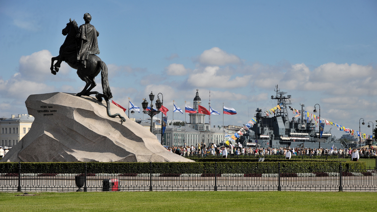 В Петербурге в воскресенье ограничат движение из-за второй части репетиции парада ко Дню ВМФ