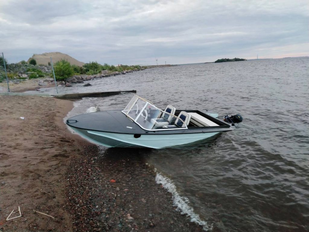 Лодка с пассажирами пошла ко дну в Финском заливе возле Кронштадта