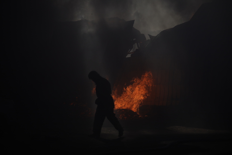 В Выборгском районе Ленобласти пожар охватил здание площадью 325 квадратных метров