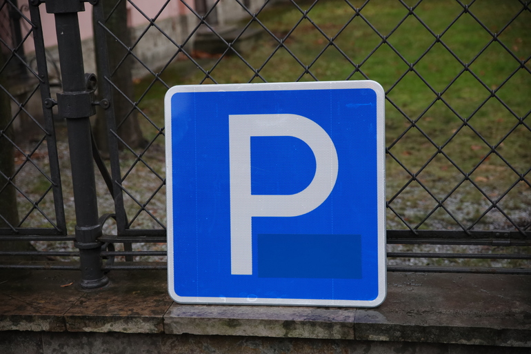 Жителям Васильевского острова напомнили о запуске платной парковки в ноябре