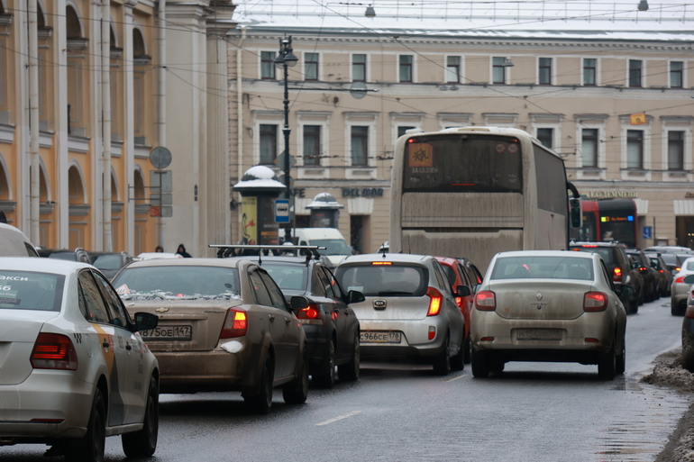 Петербуржцам сообщили о новых ограничениях движения в четырех районах города