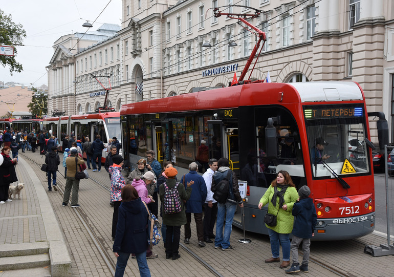 В Петербурге установили первую камеру для фиксации нарушений на трамвайных путях