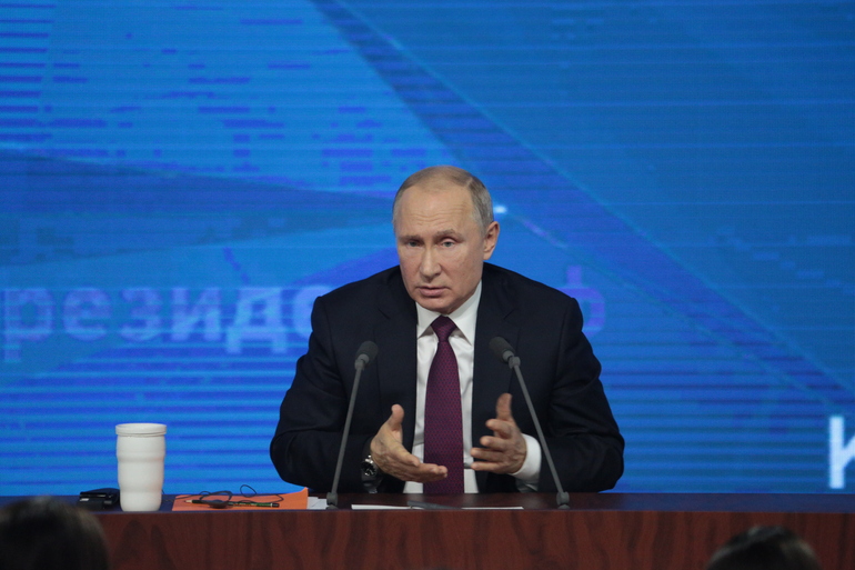 Путин заявил о необходимости повышать уровень зарплат и благосостояния россиян