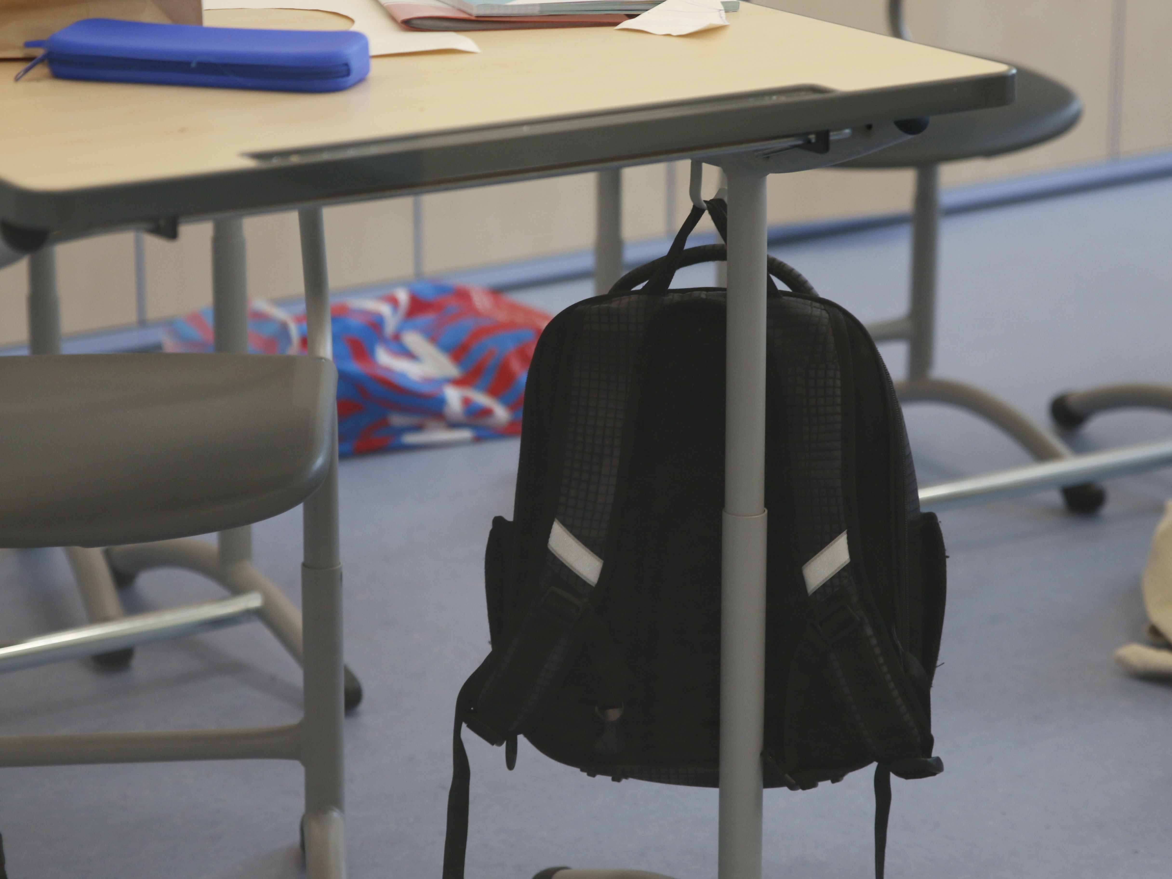 Россия. Санкт-Петербург. Школьный рюкзак