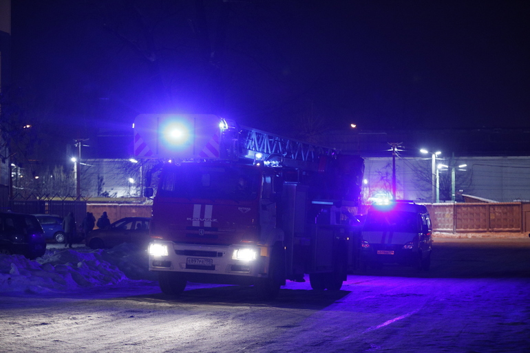 Из-за пожара на Щербакова эвакуировали десять человек, один пострадал