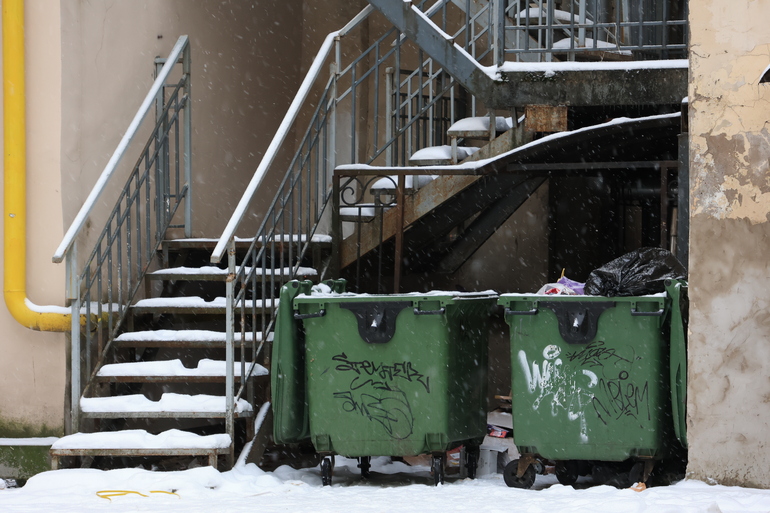 В 2024 году жители петербургских многоэтажек могут меньше платить за вывоз мусора