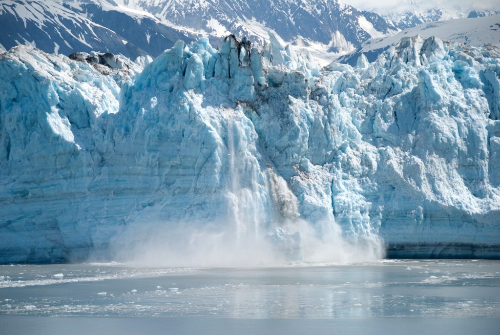 Крупнейший в мире айсберг может растаять