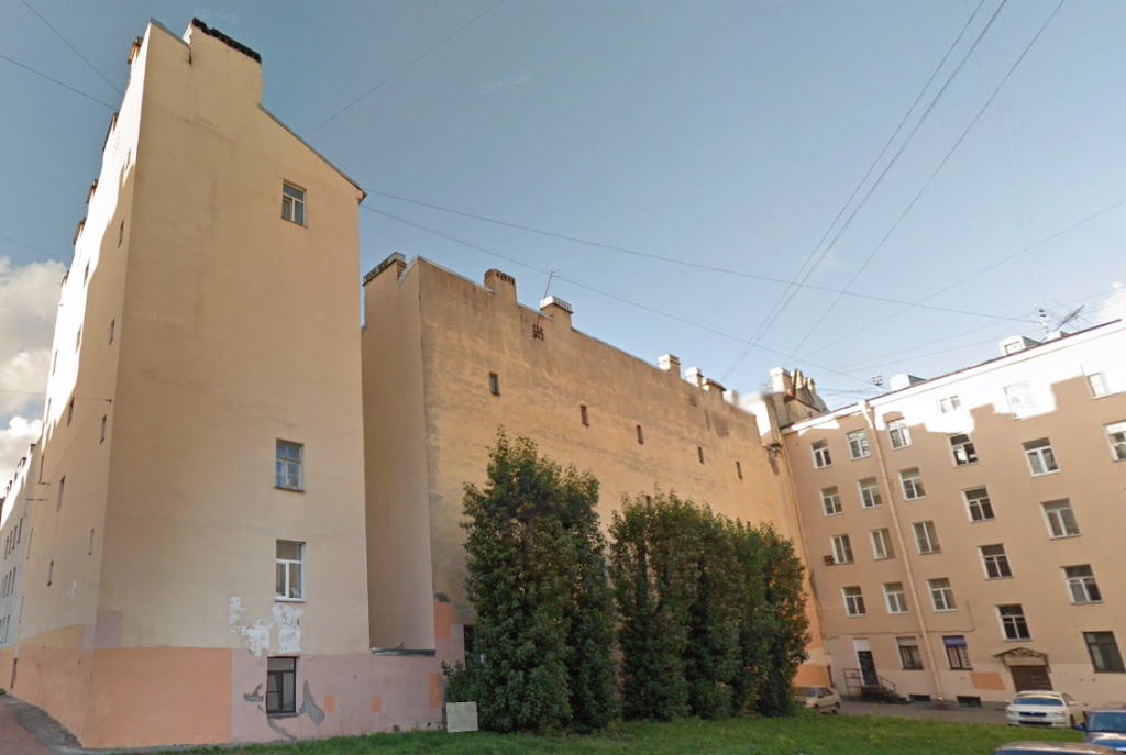 На Гороховой улице в Петербурге произошло обрушение шестиэтажного нежилого здания