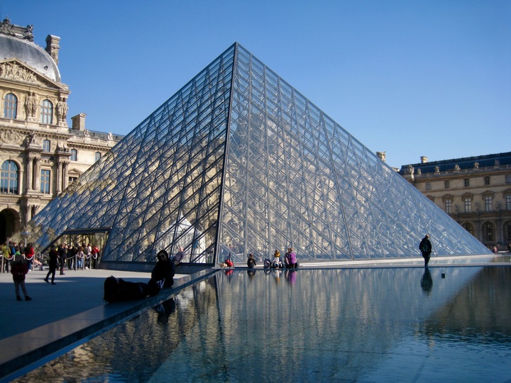 Активисты вылили суп на «Мону Лизу» в Лувре