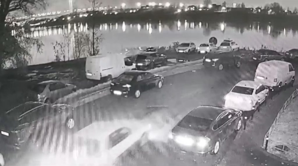 Водитель авто, съехавшего в Неву вместе с девушкой, предстанет перед судом