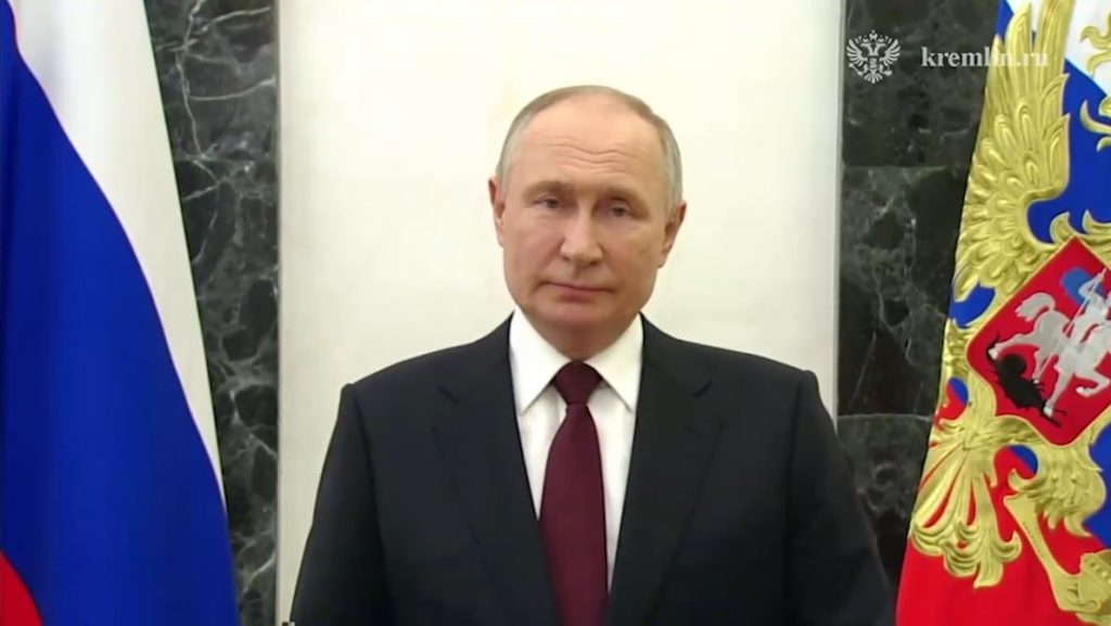 Путин поздравил служивших и служащих с Днём защитника Отечества