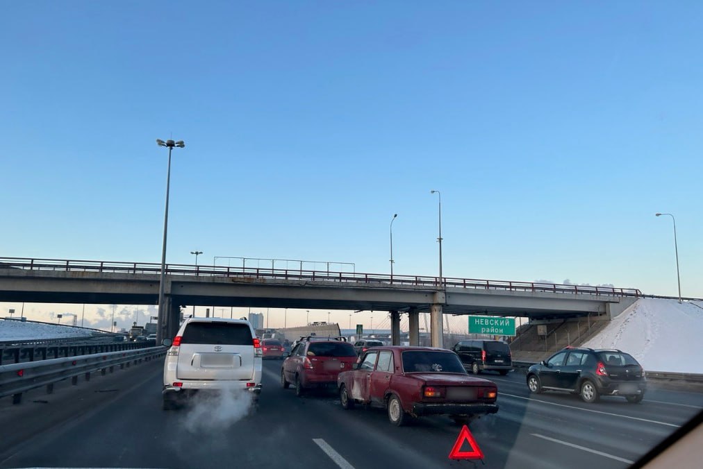 ДТП перед Вантовым мостом собрало почти двухкилометровую пробку