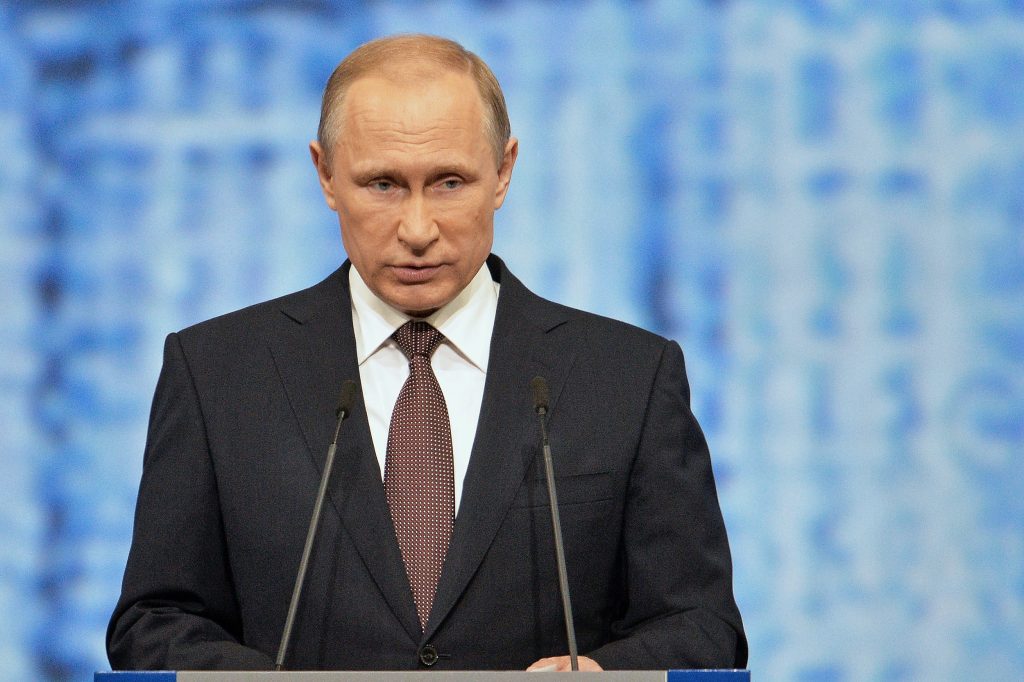 Путин произносит речь на церемонии закрытия Всемирного фестиваля молодежи