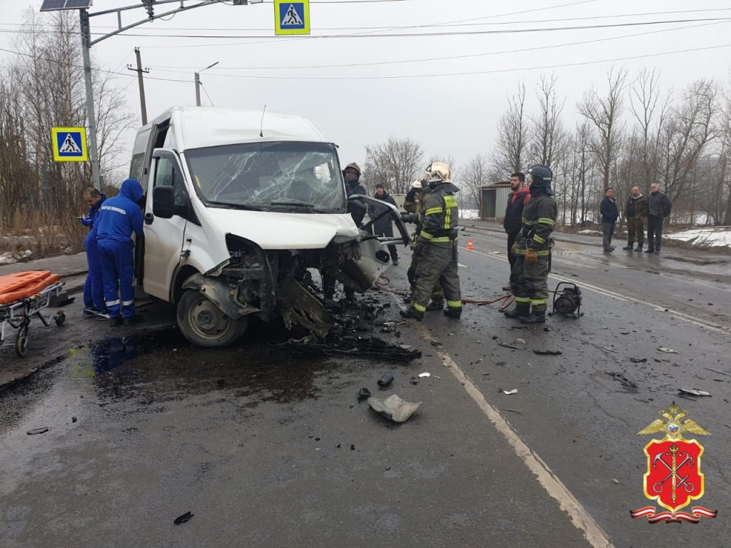 Пять человек получили травмы в ДТП с Газелью под Петербургом - Новости  Санкт-Петербурга