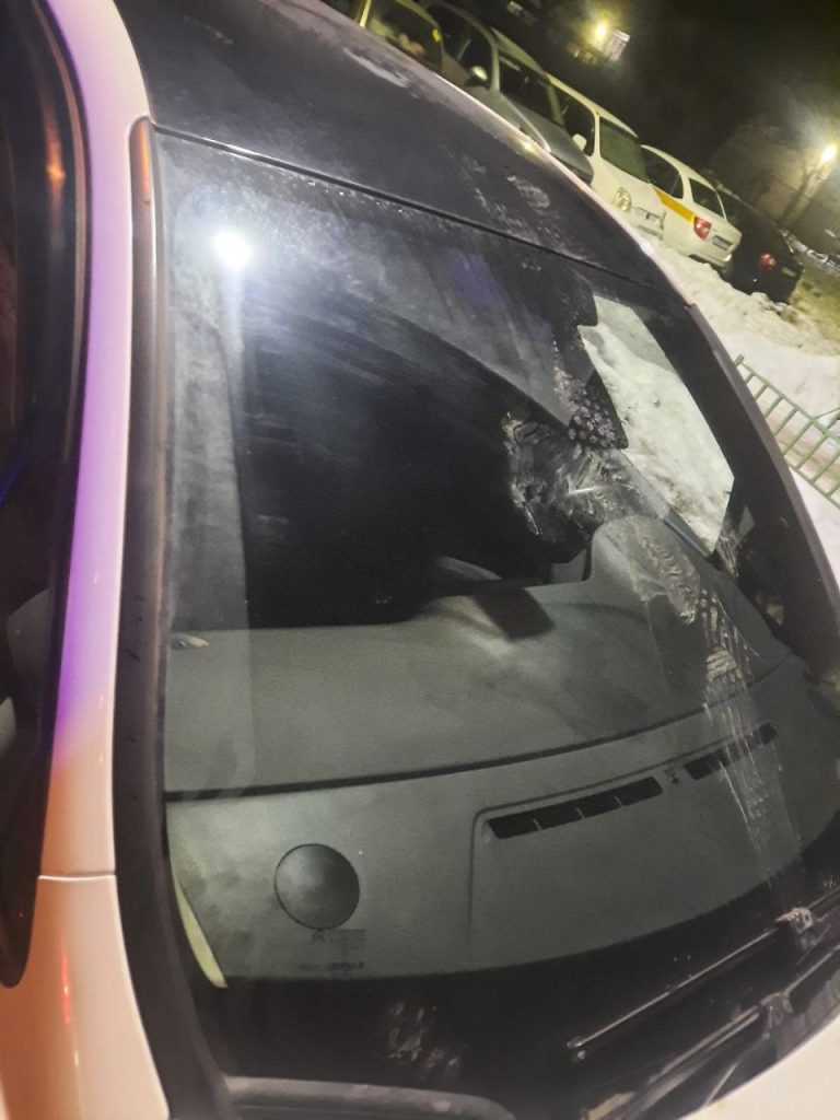 Двое нетрезвых разгромили четыре машины на Нарвской