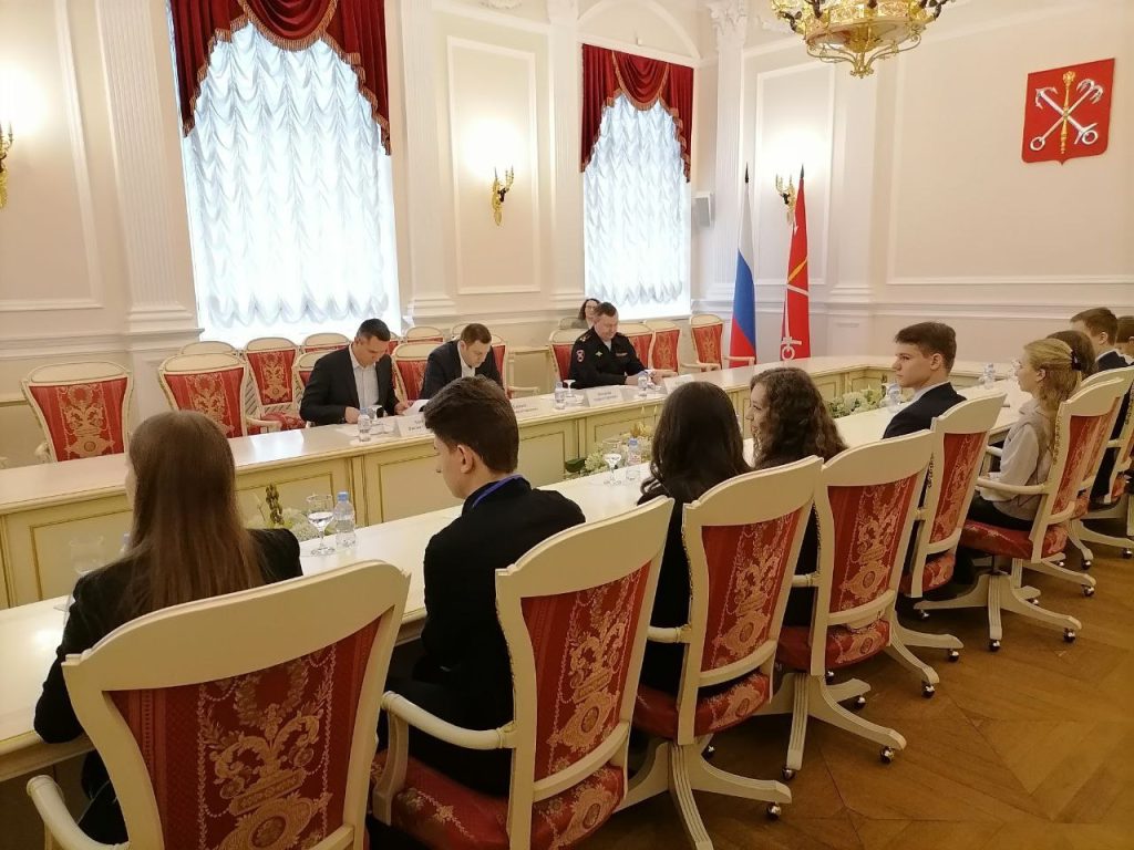 Енокаев провел со студентами Петербурга беседу о транспортной доступности