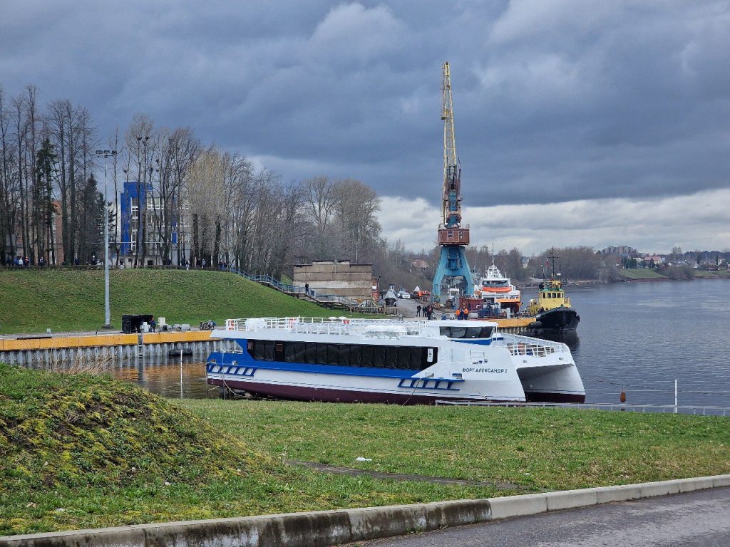 Флот Петербурга пополнился пассажирским катамараном «Форт Александр I»