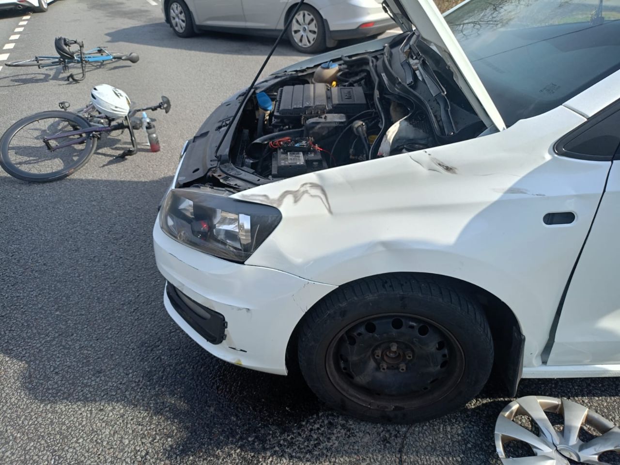 Росгвардейцы помогли двум пострадавшим в ДТП с Volksvagen велосипедистам в Солнечном