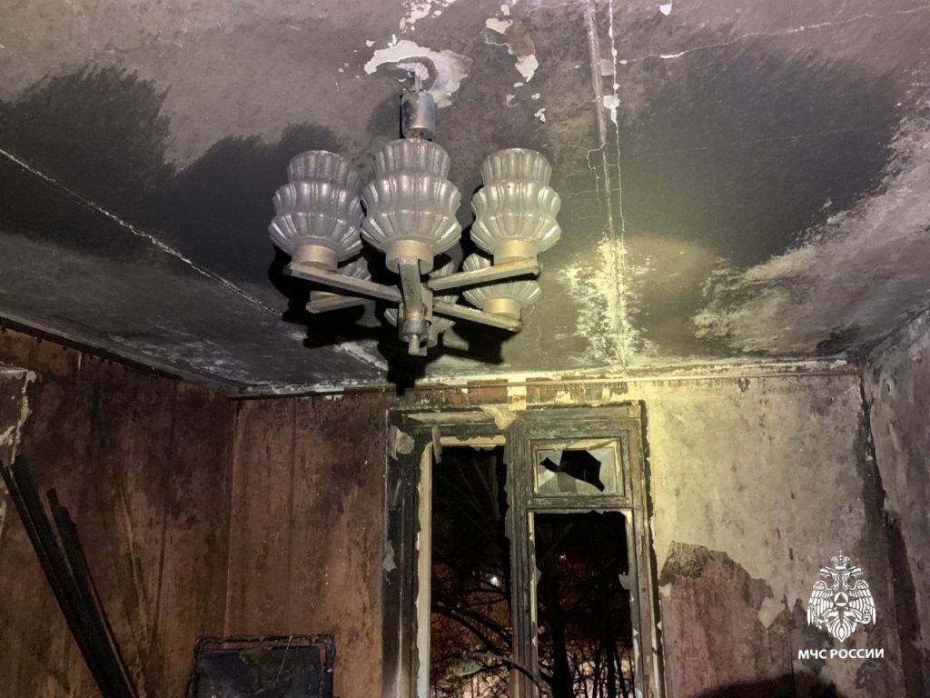 МЧС показало сгоревшие из-за сигарет квартиры петербуржцев