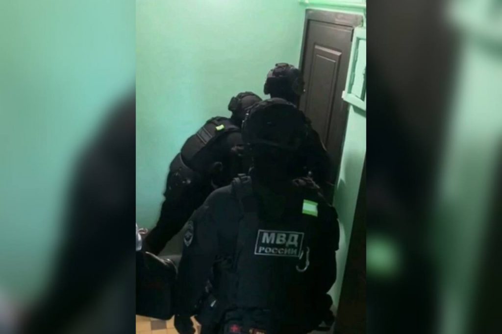 В Петербурге задержали азербайджанца по подозрению в легализации 400 мигрантов