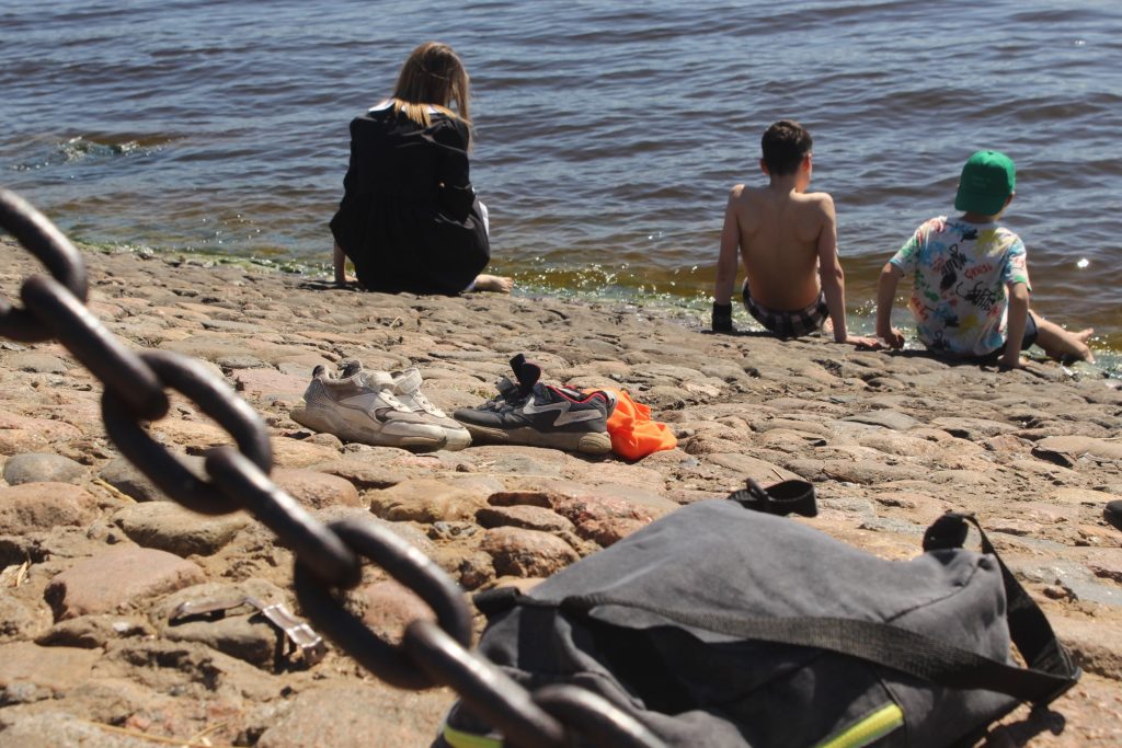 Роспотребнадзор нашел в Петербурге только три безопасных для купания пляжа