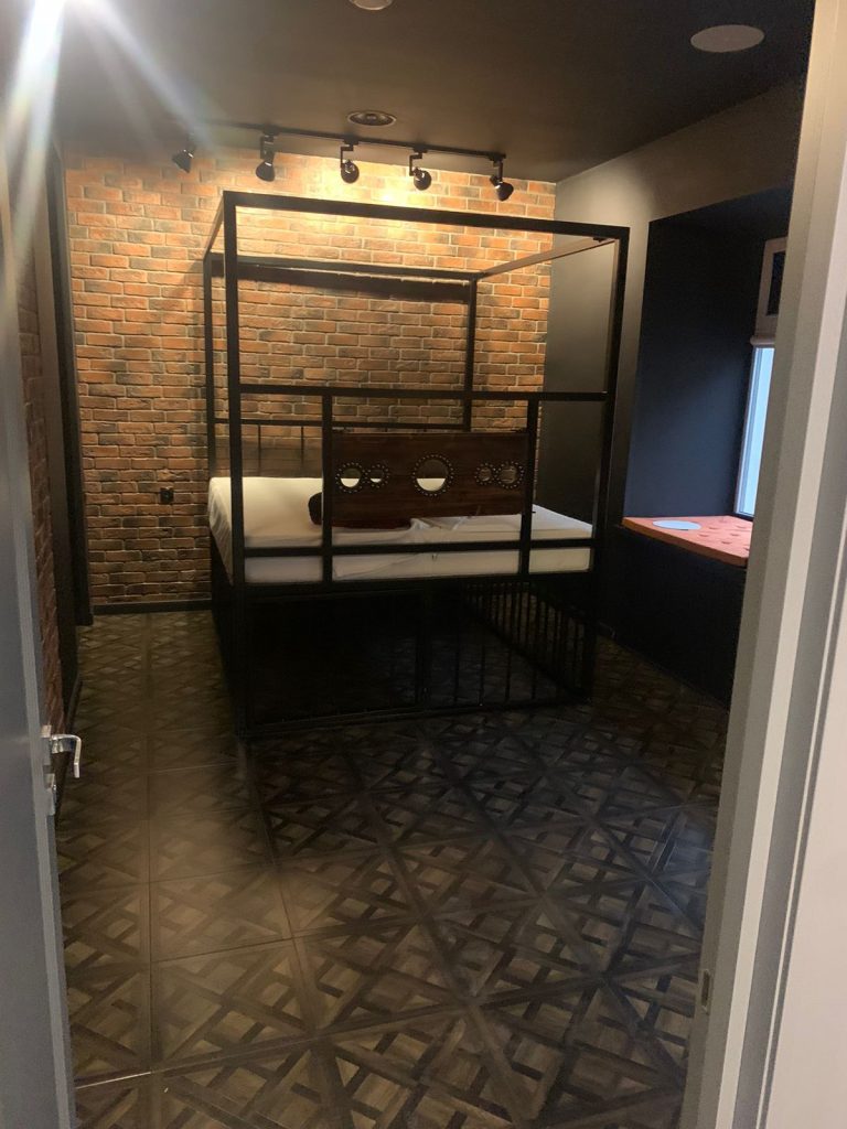 На Невском прикрыли бордель для обеспеченных мужчин