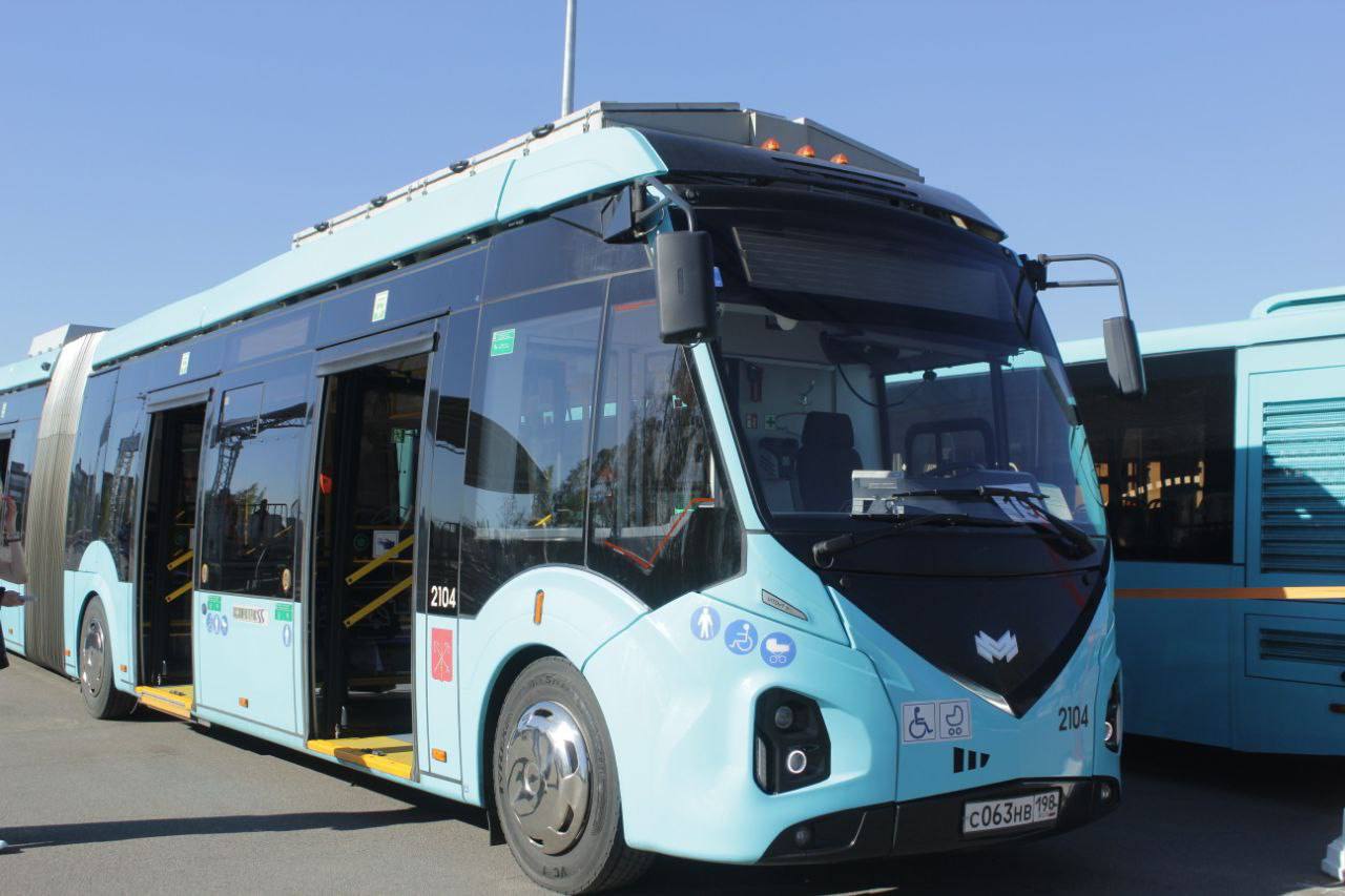 Водители автобусов посоревновались в мастерстве на фестивале SPbTransportFest