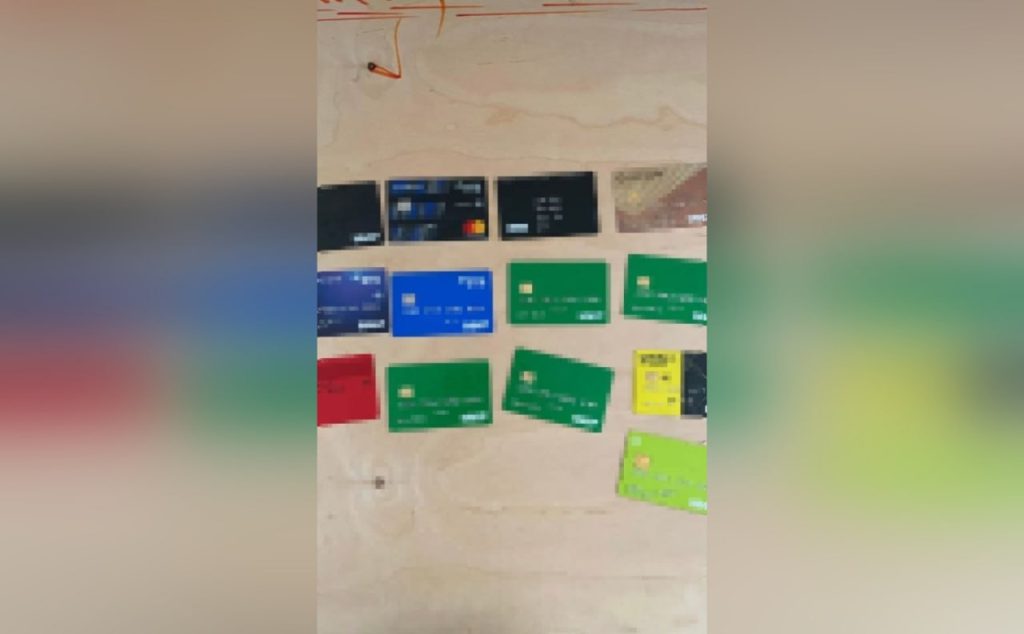 В Петербурге оперативники накрыли дропперов по делу о мошенничестве на 1,5 млн