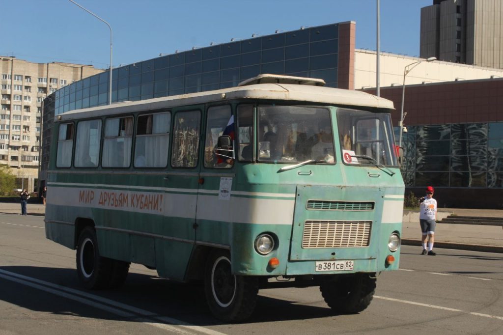 Поляков дал старт параду ретротранспорта на Морской набережной