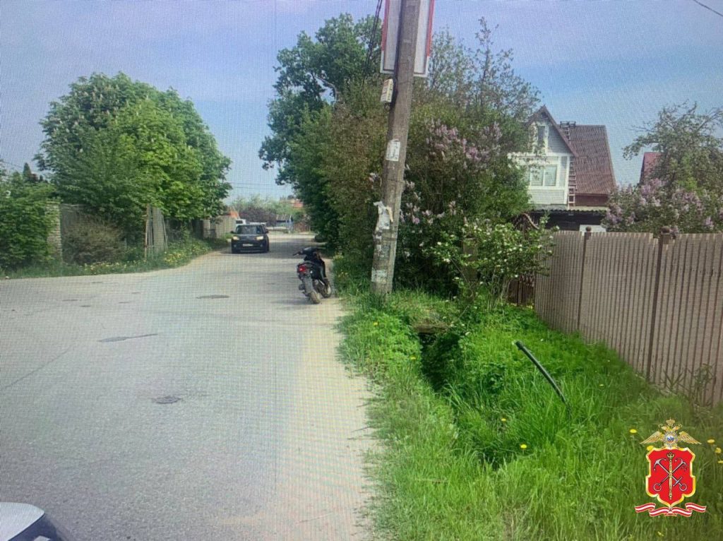 На Дружбы водитель мопеда съехал в кювет и погиб