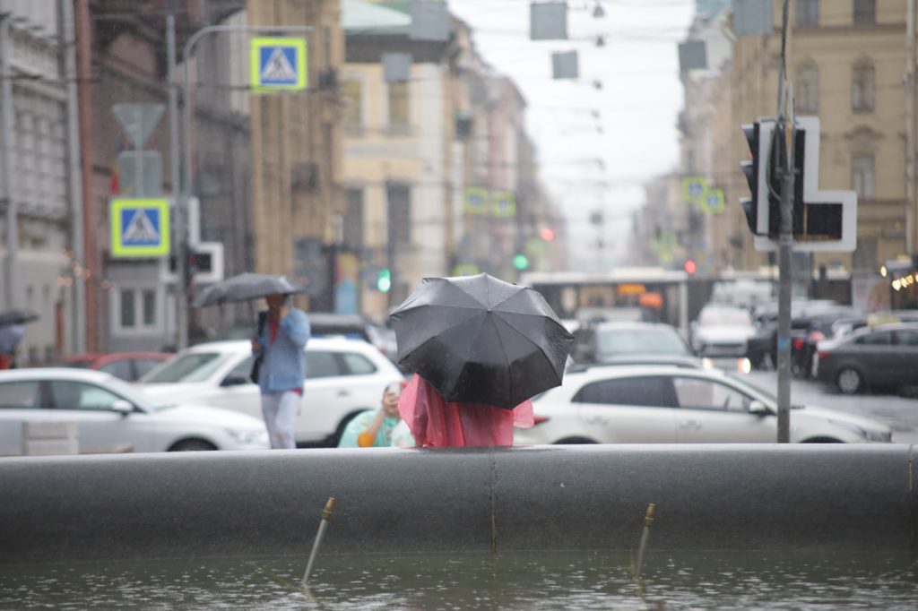 Циклон с юга принесет в Петербург прохладу и дожди