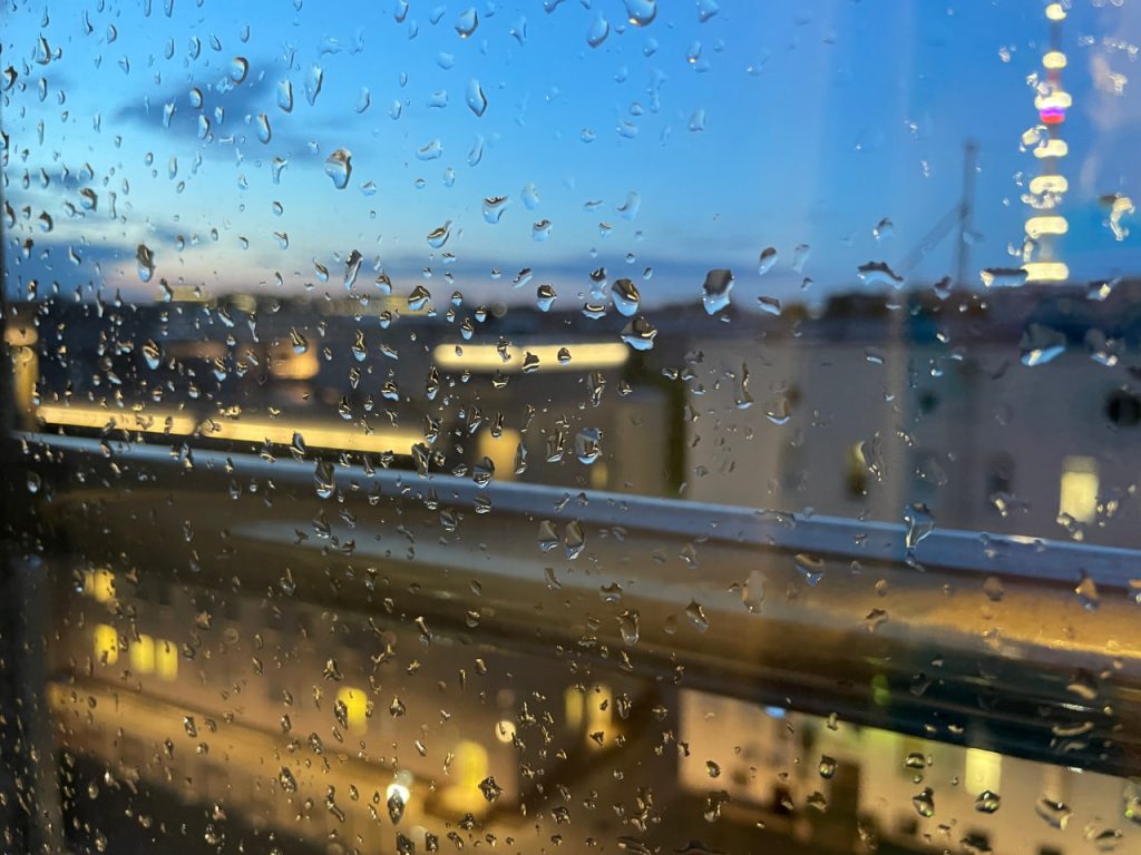 Атмосферный фронт принесет в Петербург дожди, грозы и град, а также похолодание