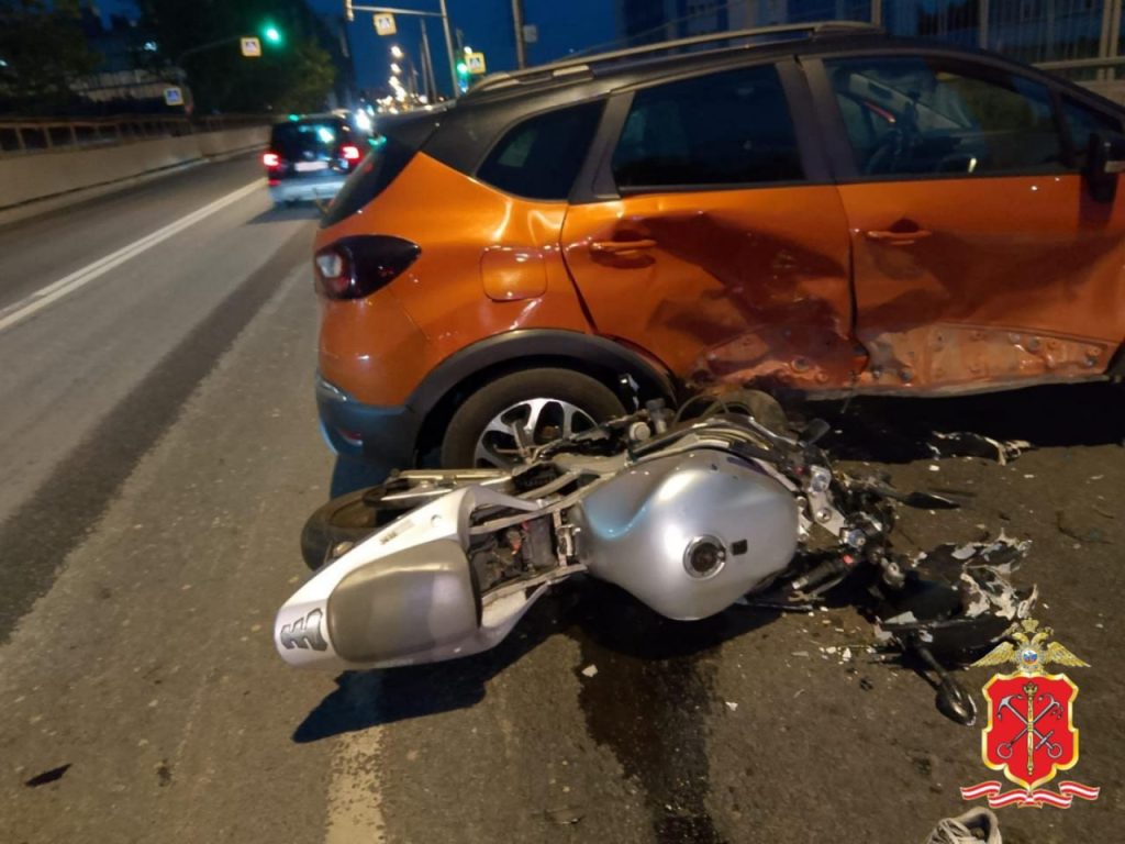 Полиция показала кадры ДТП на Кубинской с Renault, где погиб байкер