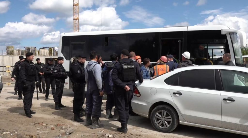 Полиция наведалась на стройки Ленобласти и выписала штрафы на 24 млн