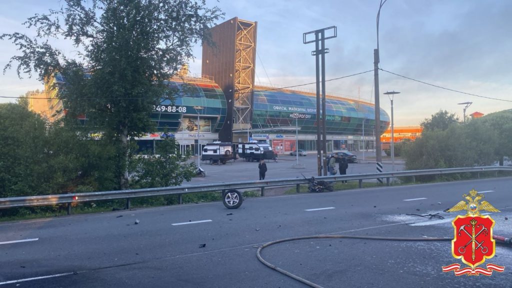 Audi влетела в столб на Приморском и убила трех пассажирок