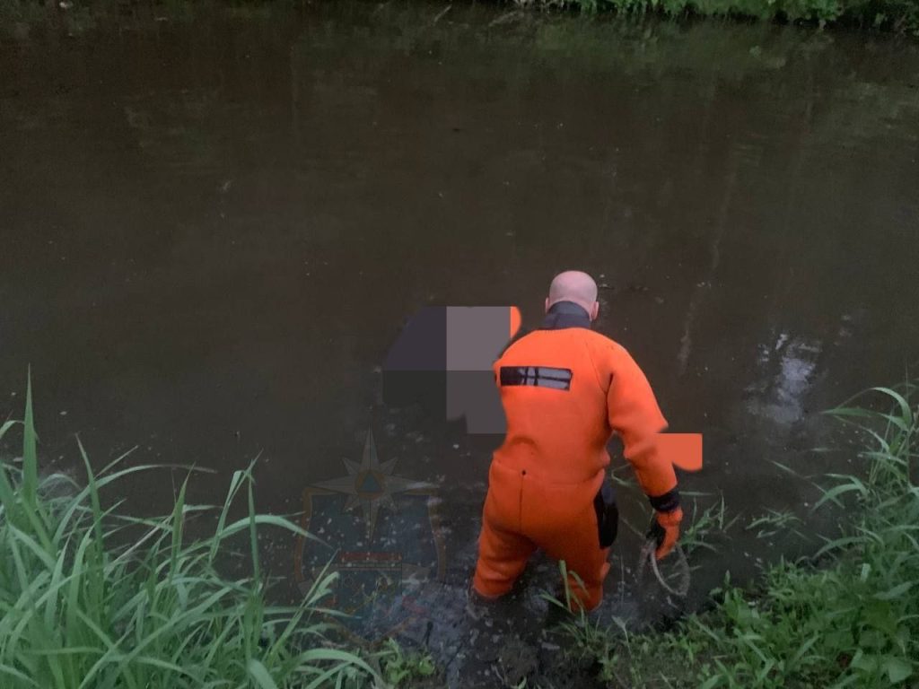 Спасатели извлекли из реки Охты тело мужчины
