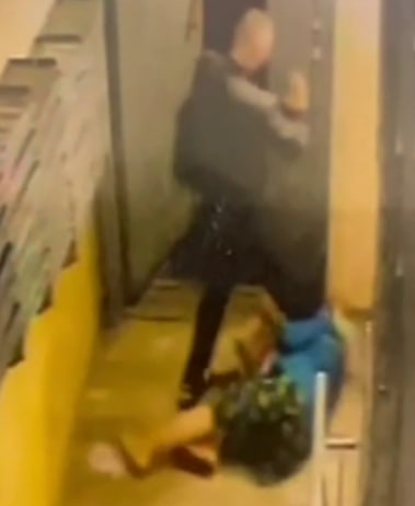 В Петербурге судимый за грабежи напал на пенсионерку ради 3 тысяч