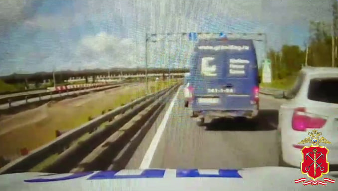 В Петербурге инспекторы ДПС помогли роженице избежать пробок