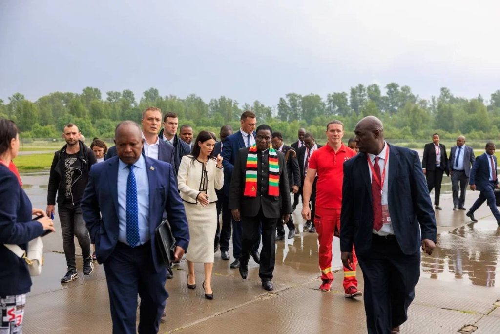 Президент Зимбабве посетил Центр санитарной авиации — в Африке скоро будет подобный