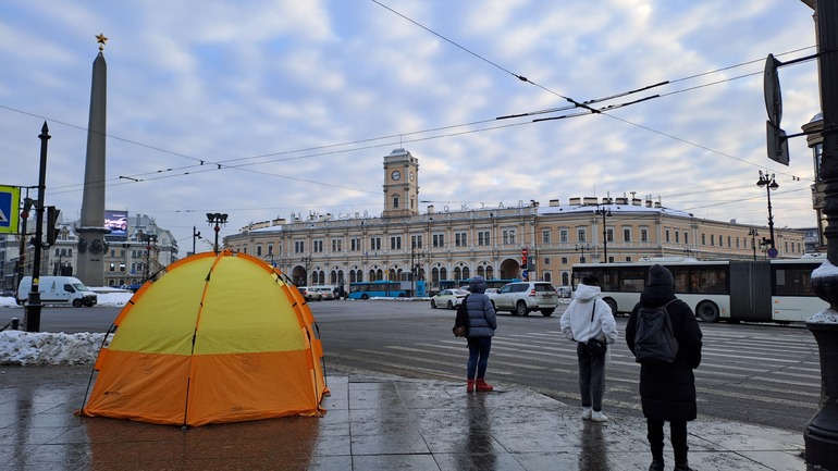 Из-за непогоды закрывали выход со станции «Площадь Восстания» в Петербурге