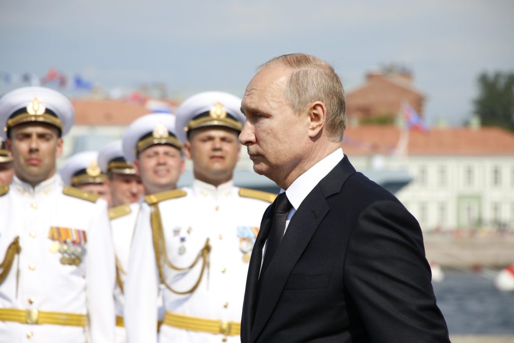Путин прибудет в Петербург на парад ВМФ 28 июля