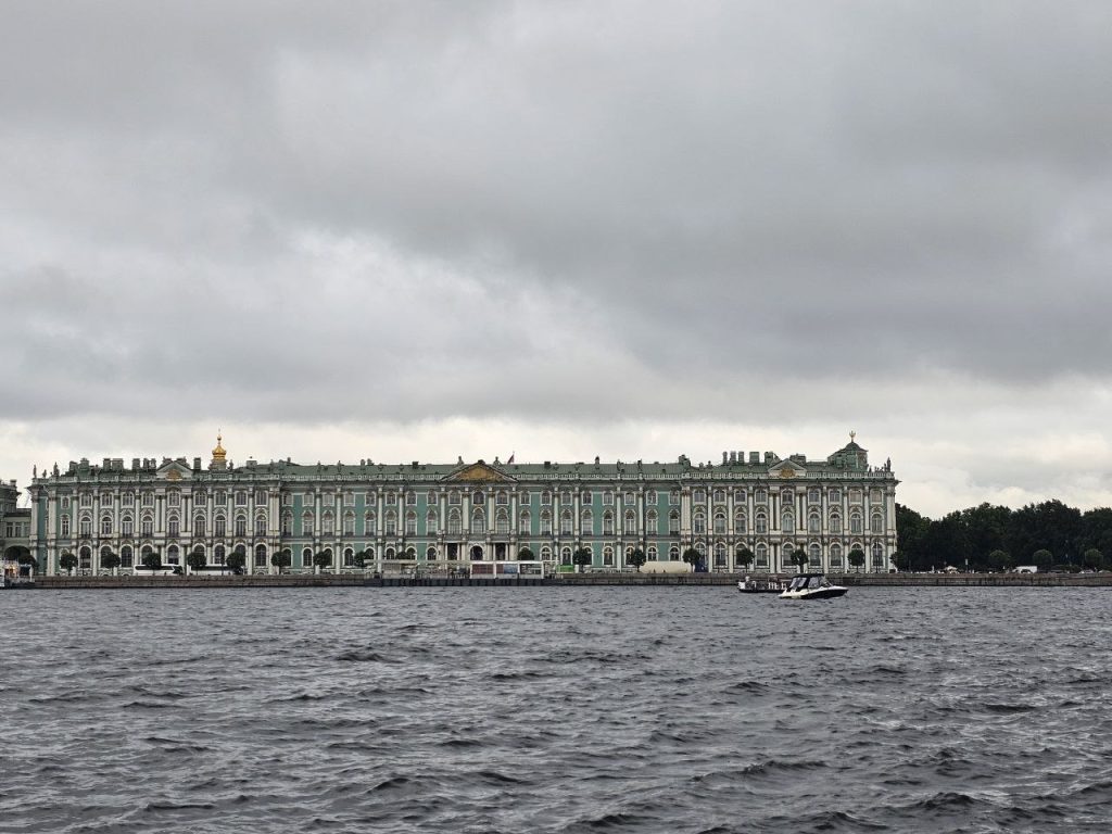 В Петербурге объявили «желтый» уровень погодной опасности из-за дождей и гроз