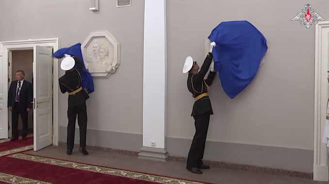 Белоусов открыл барельефы в честь флотоводцев в Адмиралтействе